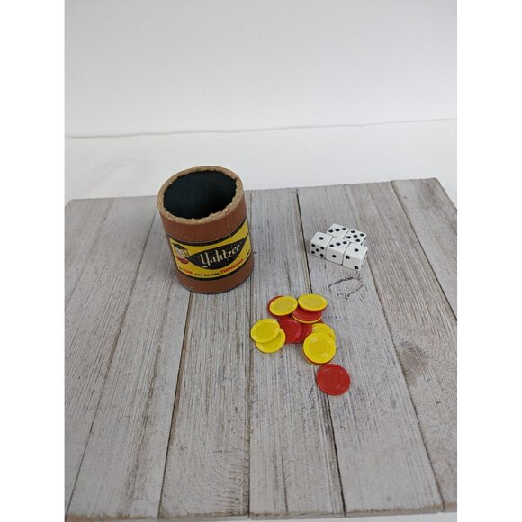 Vintage 1956 Lowe Original Yahtzee Dice Family Board Game Replacement Pieces - Picture 1 of 7